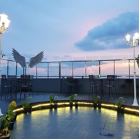 Aston Lampung City Hotel Бандар-Лампунг Экстерьер фото