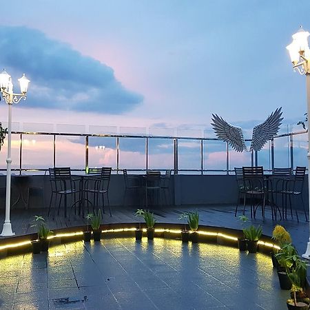 Aston Lampung City Hotel Бандар-Лампунг Экстерьер фото