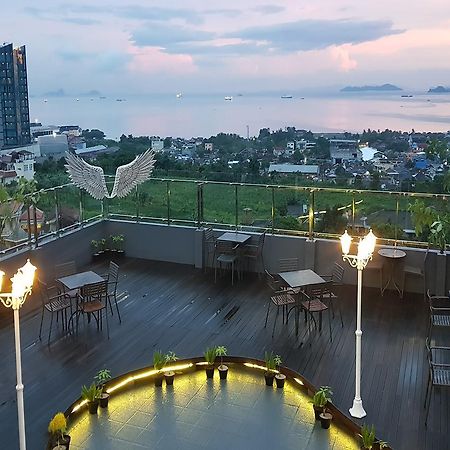 Aston Lampung City Hotel Бандар-Лампунг Экстерьер фото