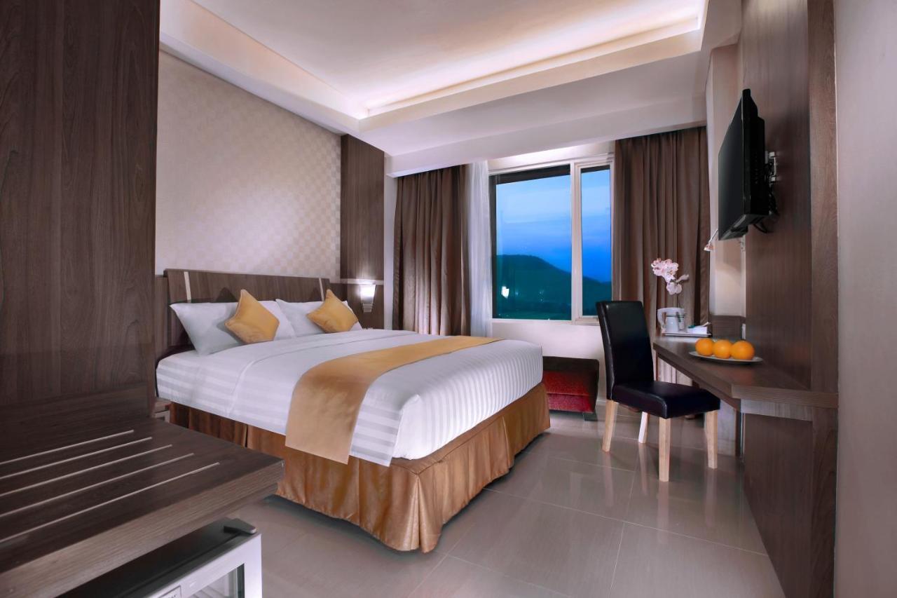 Aston Lampung City Hotel Бандар-Лампунг Экстерьер фото