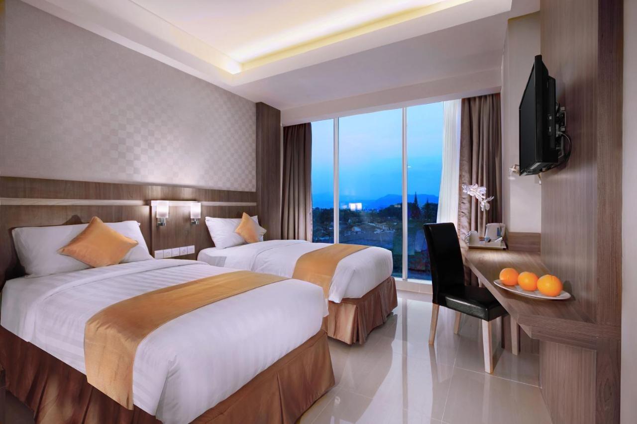 Aston Lampung City Hotel Бандар-Лампунг Экстерьер фото