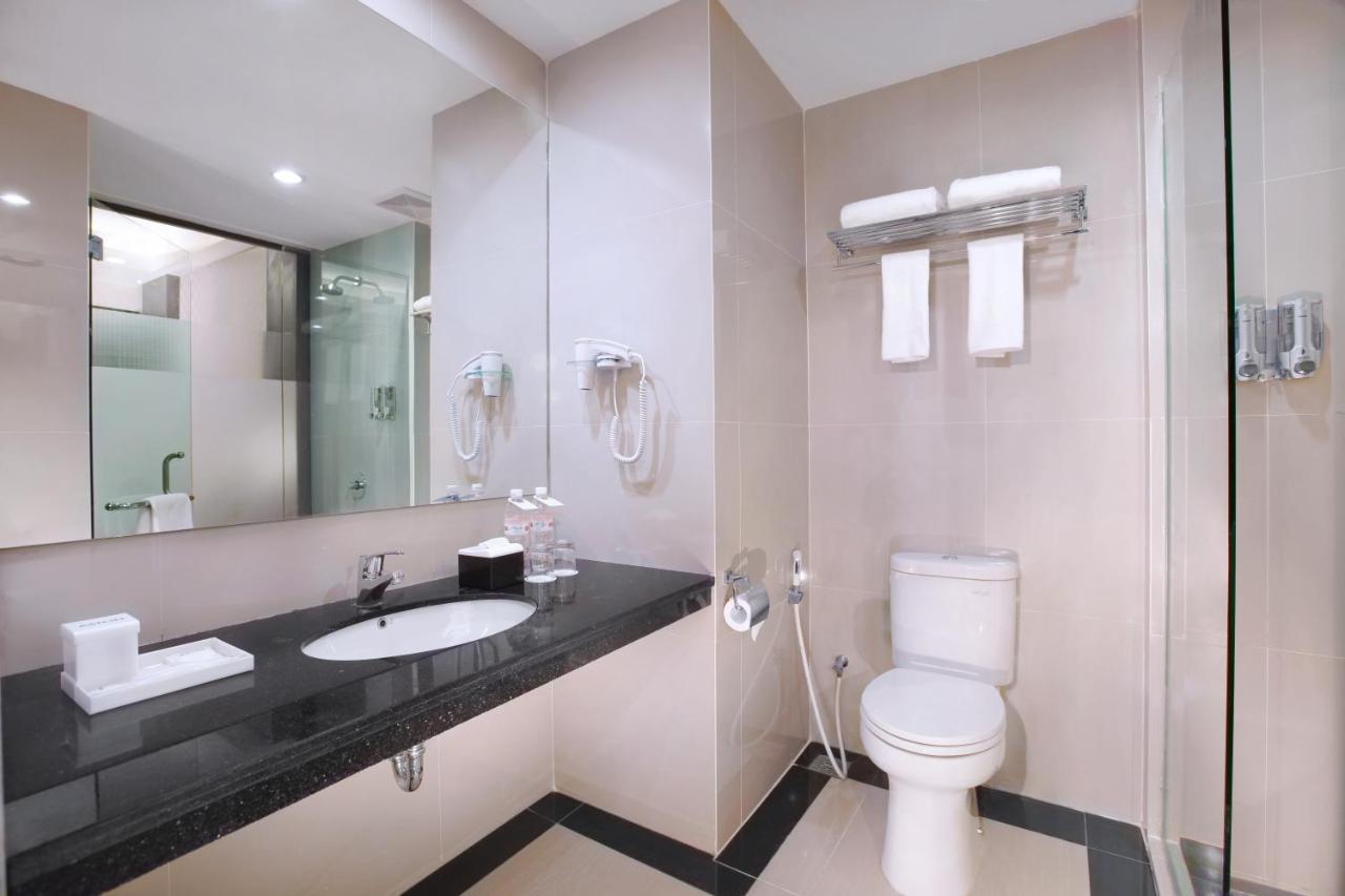 Aston Lampung City Hotel Бандар-Лампунг Экстерьер фото