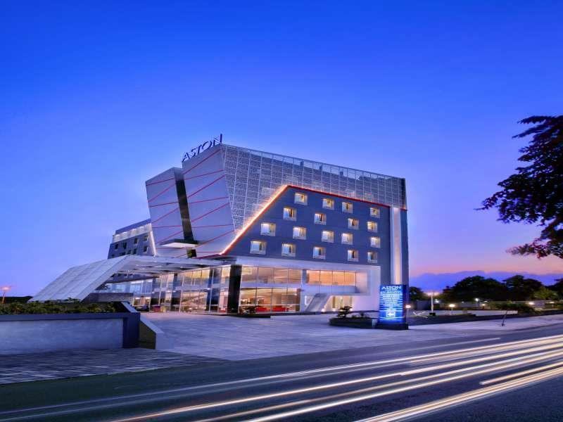 Aston Lampung City Hotel Бандар-Лампунг Экстерьер фото