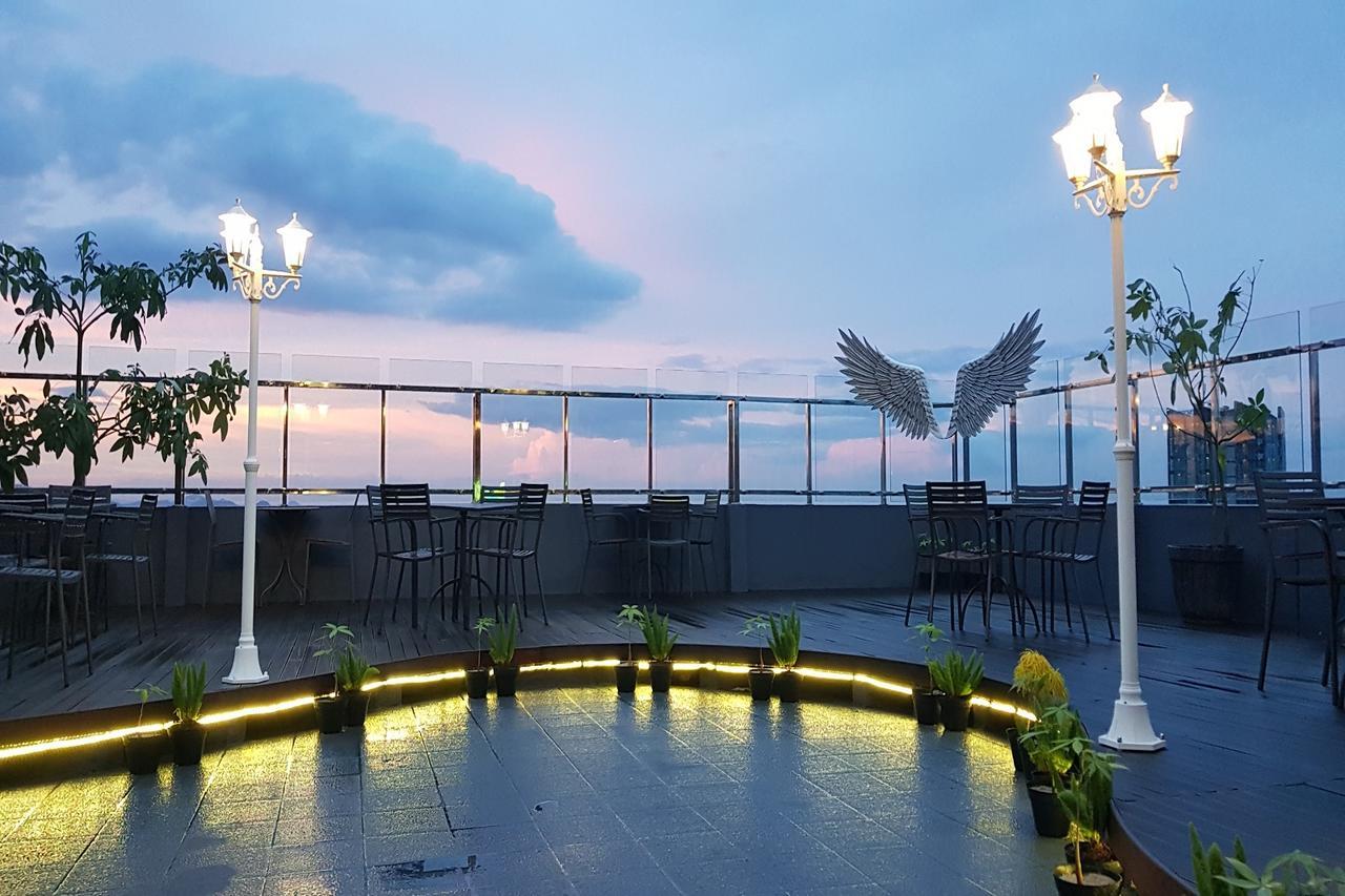 Aston Lampung City Hotel Бандар-Лампунг Экстерьер фото